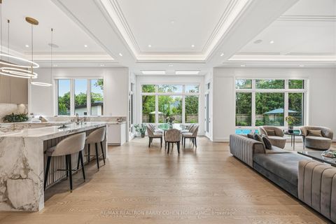 Photo 8 at 15 Sulgrave Crescent, Windfields, Toronto