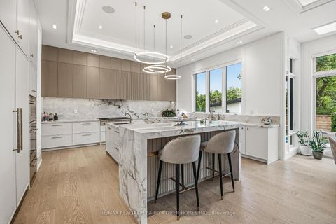 Photo 11 at 15 Sulgrave Crescent, Windfields, Toronto
