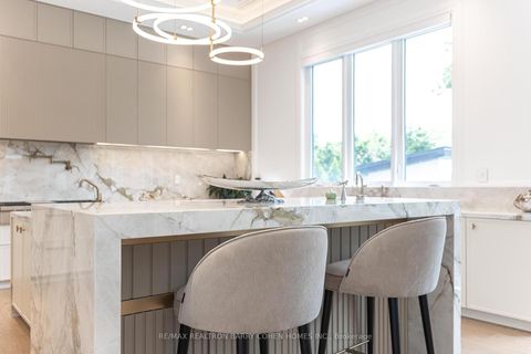 Photo 12 at 15 Sulgrave Crescent, Windfields, Toronto