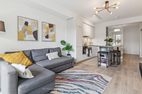 Photo 2 at 325 - 158 Front Street E, Moss Park, Toronto
