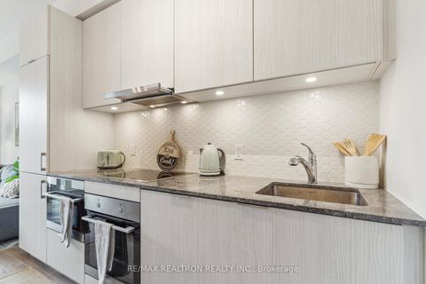 Photo 3 at 325 - 158 Front Street E, Moss Park, Toronto