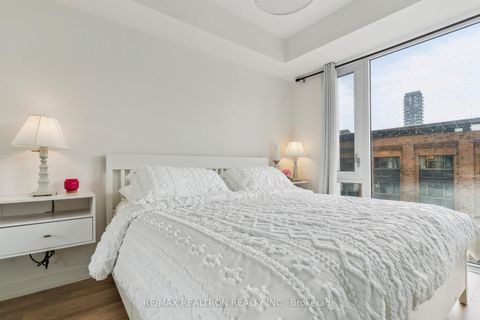 Photo 6 at 325 - 158 Front Street E, Moss Park, Toronto
