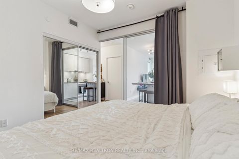 Photo 8 at 325 - 158 Front Street E, Moss Park, Toronto