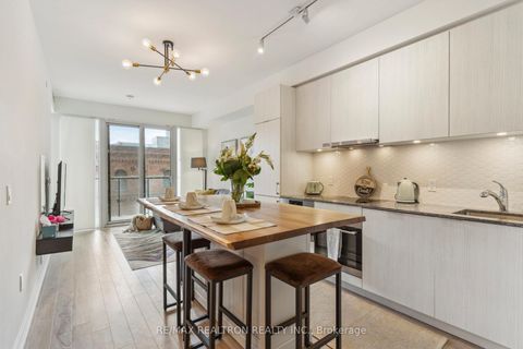 Photo 9 at 325 - 158 Front Street E, Moss Park, Toronto