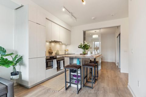 Photo 10 at 325 - 158 Front Street E, Moss Park, Toronto