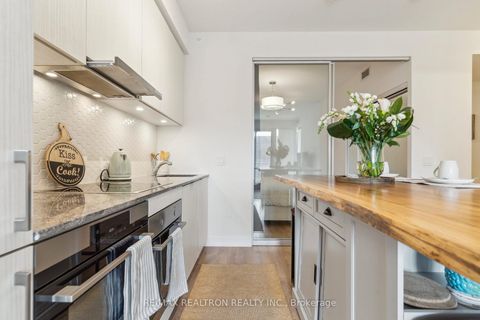 Photo 11 at 325 - 158 Front Street E, Moss Park, Toronto