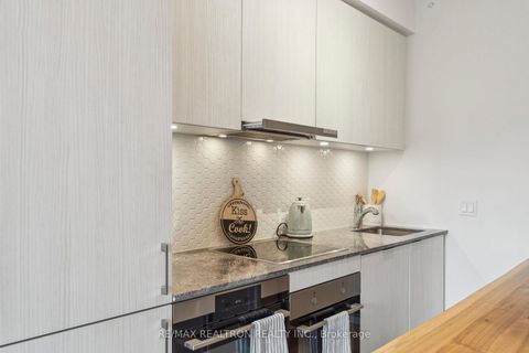 Photo 12 at 325 - 158 Front Street E, Moss Park, Toronto