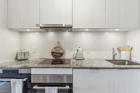 Photo 13 at 325 - 158 Front Street E, Moss Park, Toronto