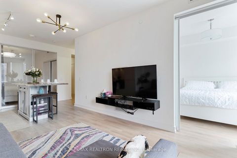 Photo 18 at 325 - 158 Front Street E, Moss Park, Toronto