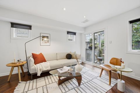 Photo 3 at B - 889 Adelaide Street W, Niagara, Toronto