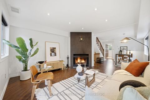 Photo 5 at B - 889 Adelaide Street W, Niagara, Toronto