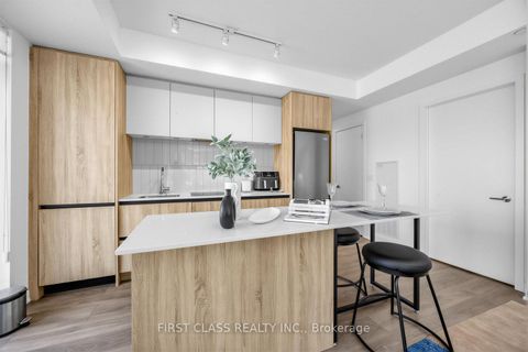 Photo 7 at 1111 - 7950 Bathurst Street, Beverley Glen, Vaughan