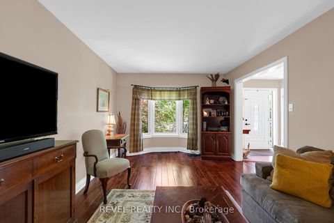 Photo 4 at 33 Falling Brook Drive, Bayshore, Barrie