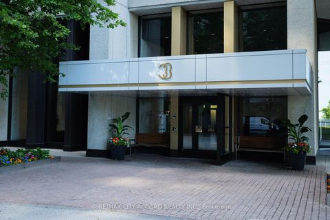 Photo 1 at 2018 - 33 Harbour Square, Waterfront Communities C1, Toronto