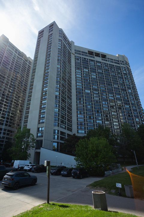 Photo 4 at 2018 - 33 Harbour Square, Waterfront Communities C1, Toronto