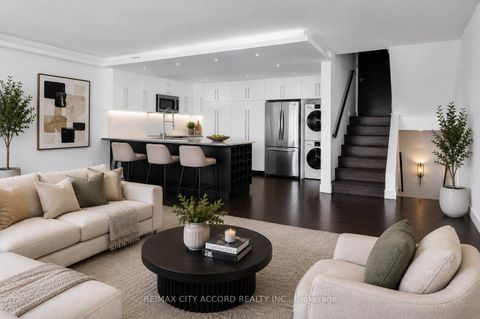 Photo 6 at 2018 - 33 Harbour Square, Waterfront Communities C1, Toronto