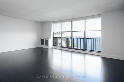 Photo 8 at 2018 - 33 Harbour Square, Waterfront Communities C1, Toronto