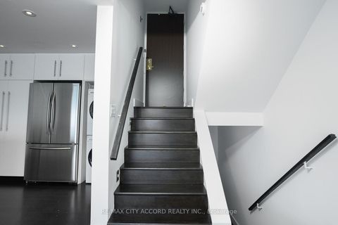Photo 9 at 2018 - 33 Harbour Square, Waterfront Communities C1, Toronto