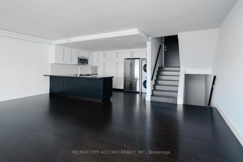 Photo 11 at 2018 - 33 Harbour Square, Waterfront Communities C1, Toronto