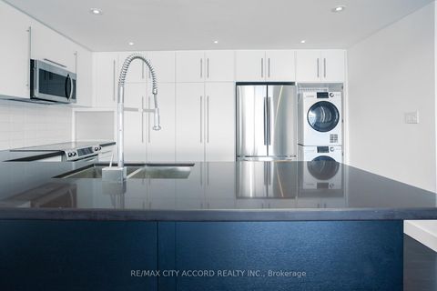 Photo 13 at 2018 - 33 Harbour Square, Waterfront Communities C1, Toronto