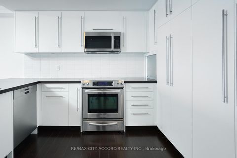 Photo 14 at 2018 - 33 Harbour Square, Waterfront Communities C1, Toronto