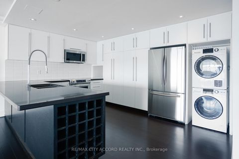 Photo 15 at 2018 - 33 Harbour Square, Waterfront Communities C1, Toronto