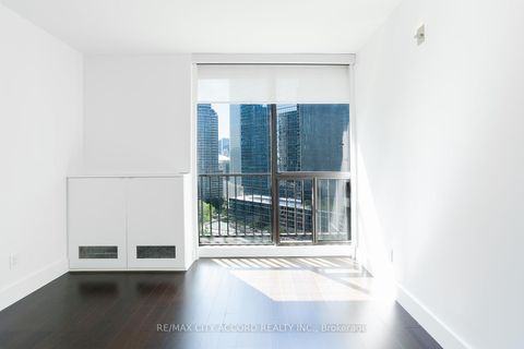 Photo 16 at 2018 - 33 Harbour Square, Waterfront Communities C1, Toronto