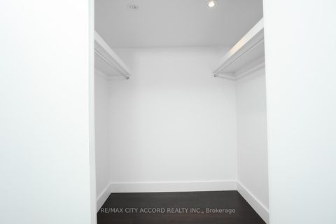 Photo 18 at 2018 - 33 Harbour Square, Waterfront Communities C1, Toronto