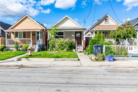 Photo 1 at 48 CAYUGA Avenue, Smythe, Toronto