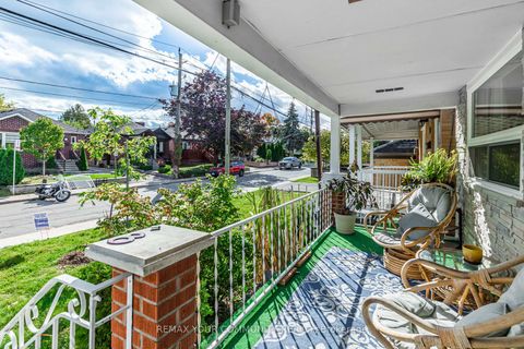 Photo 2 at 48 CAYUGA Avenue, Smythe, Toronto