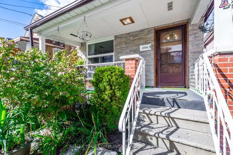 Photo 3 at 48 CAYUGA Avenue, Smythe, Toronto