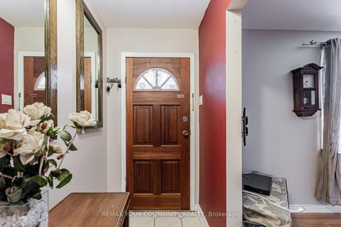 Photo 4 at 48 CAYUGA Avenue, Smythe, Toronto