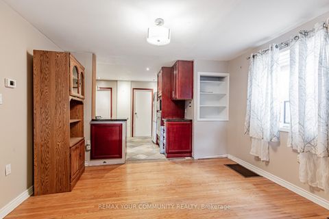 Photo 9 at 48 CAYUGA Avenue, Smythe, Toronto