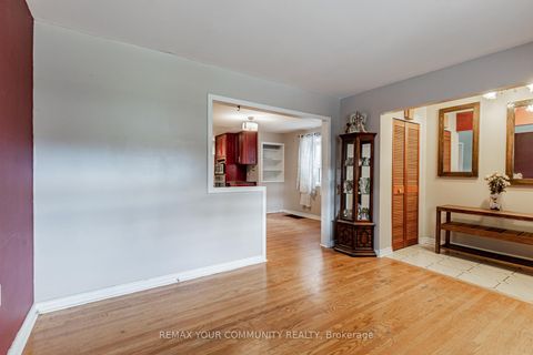 Photo 10 at 48 CAYUGA Avenue, Smythe, Toronto