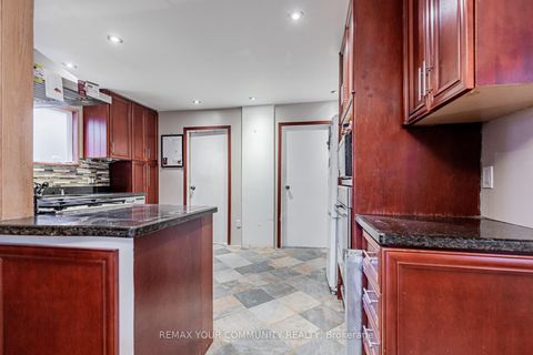 Photo 12 at 48 CAYUGA Avenue, Smythe, Toronto