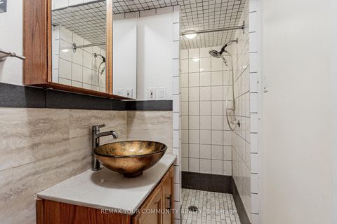 Photo 13 at 48 CAYUGA Avenue, Smythe, Toronto