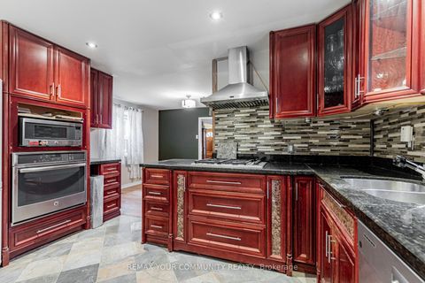 Photo 14 at 48 CAYUGA Avenue, Smythe, Toronto
