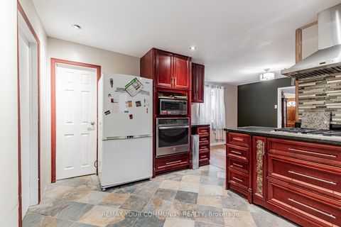 Photo 19 at 48 CAYUGA Avenue, Smythe, Toronto