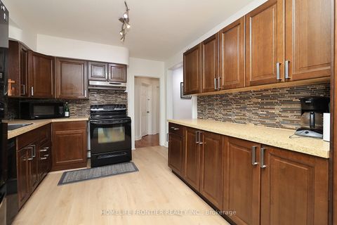 Photo 5 at 32 Coules Court, Alderwood, Toronto