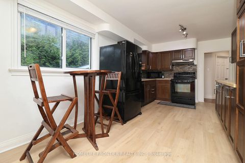 Photo 6 at 32 Coules Court, Alderwood, Toronto