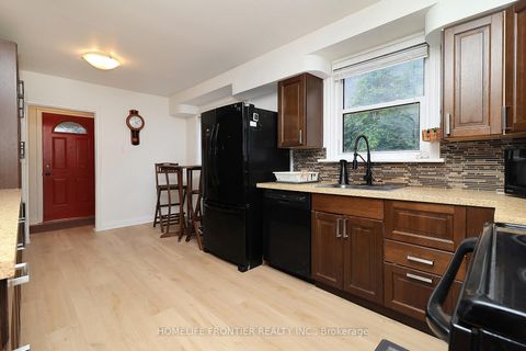 Photo 7 at 32 Coules Court, Alderwood, Toronto