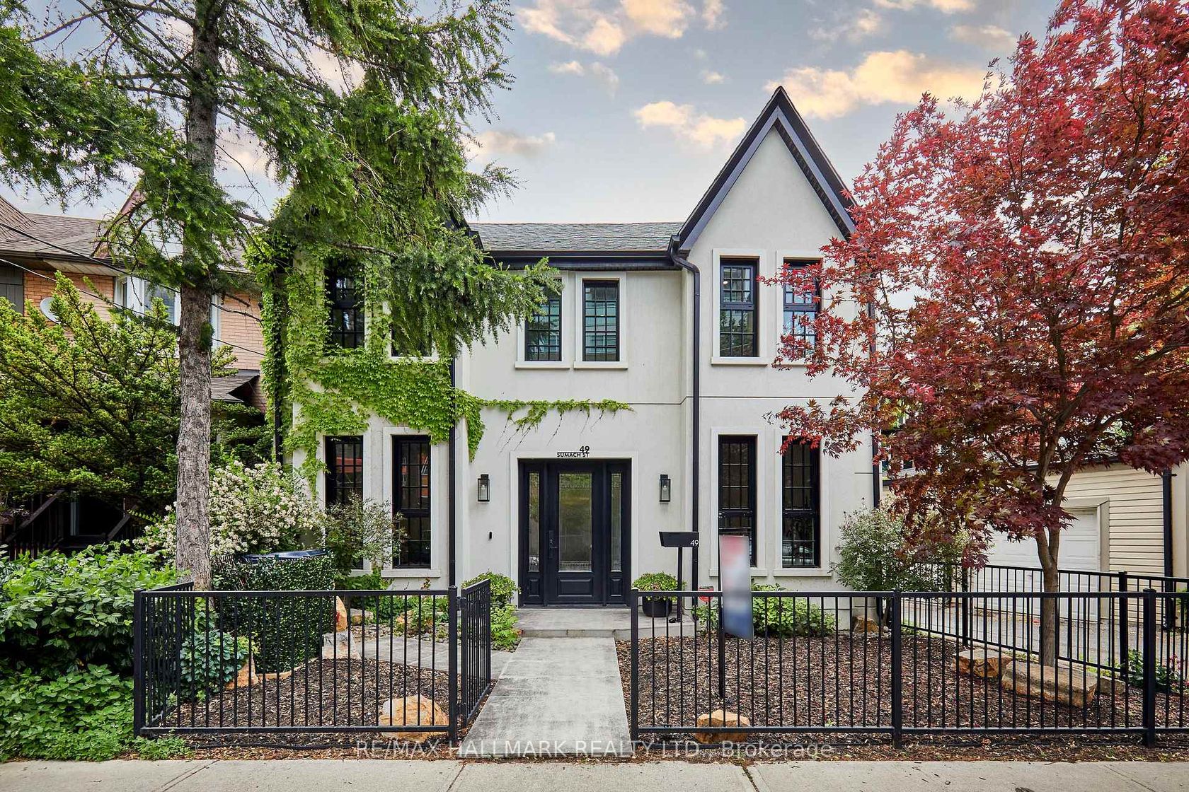49 Sumach Street, Moss Park, Toronto photo 1