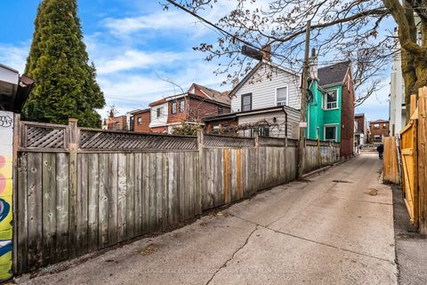 Photo 14 at 11 Foxley Street, Bellwoods, Toronto