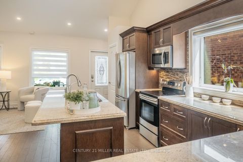 Photo 13 at 137 Springdale Boulevard, East York, Toronto