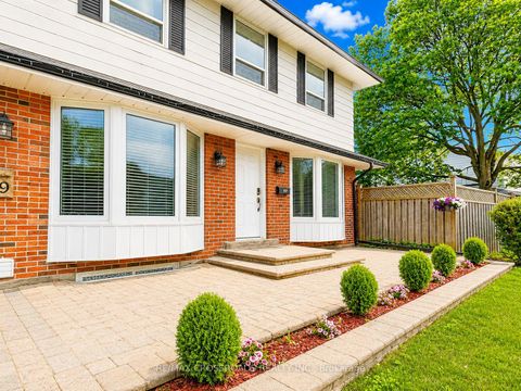 Photo 1 at 49 King Louis Crescent, L'Amoreaux, Toronto