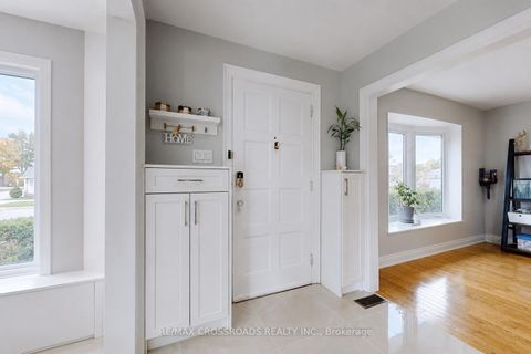 Photo 2 at 49 King Louis Crescent, L'Amoreaux, Toronto