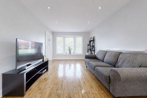 Photo 3 at 49 King Louis Crescent, L'Amoreaux, Toronto