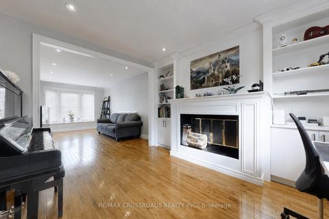 Photo 6 at 49 King Louis Crescent, L'Amoreaux, Toronto