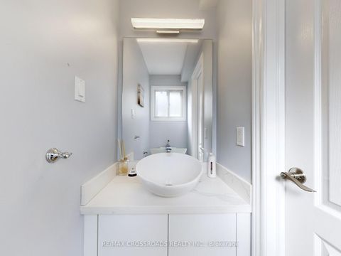 Photo 8 at 49 King Louis Crescent, L'Amoreaux, Toronto
