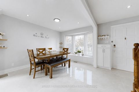 Photo 9 at 49 King Louis Crescent, L'Amoreaux, Toronto